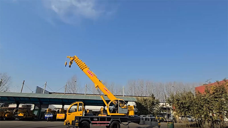 Xe cẩu bánh lốp 12T, STSQ12D