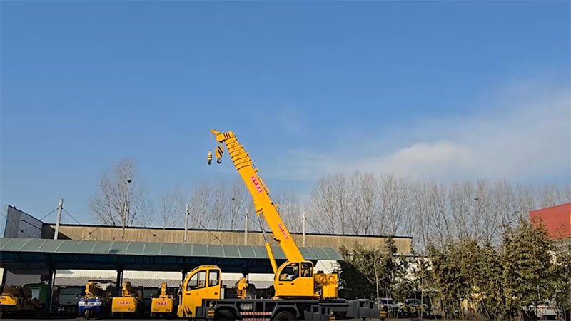 Xe cẩu bánh lốp 16T, STSQ16D