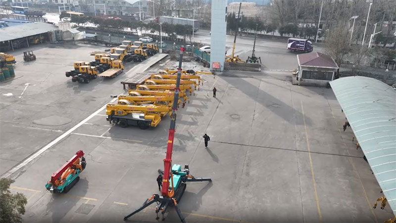 Xe cẩu bánh xích chân nhện 5T