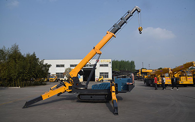 Xe cẩu bánh xích chân nhện 5T