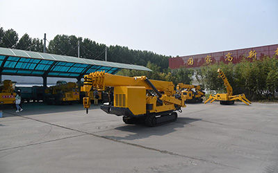 Xe cẩu bánh xích chân nhện 8T